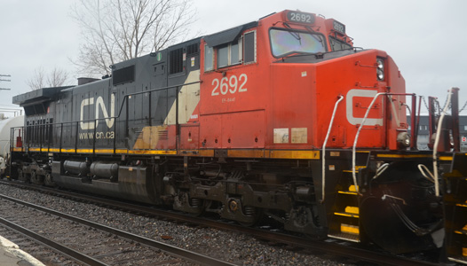 Locomotive CN2692 right side / coté droit